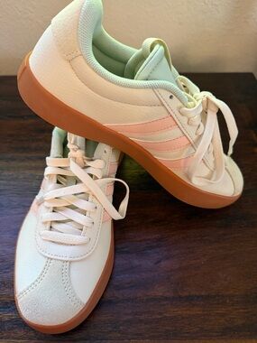 adidas Women’s Cream Sneakers with Pink Stripes and Gum Sole